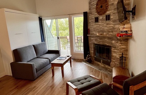Magog Condo | Bright lakeside condo