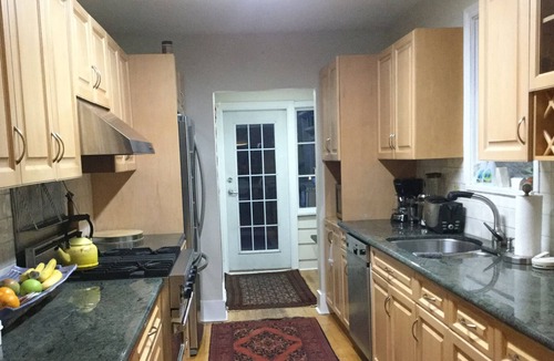 Kitsilano House | Bright open 2 Bdrm in the best location in Kitsilano