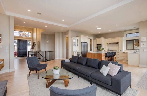 Southwest Mission House | Bright open-concept home in Kelowna with lake views, high ceilings, fireplace.