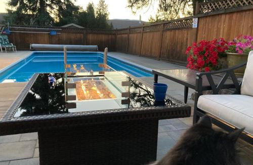 Okanagan-Similkameen Apartment | Bright poolside walkout two bedroom basement suite in the Okanagan