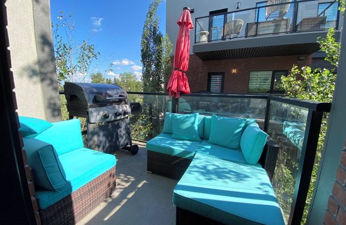 Northwest Calgary House | Bright & Spacious NW Townhouse w/Downtow Views Close to the Rocky Mountains