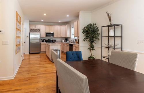 Charlottesville House | Bright, Spacious Home Perfect for Groups and Families: 4BR, 5 Beds