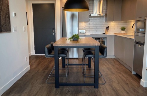 Downtown Kelowna Condo | Brooklyn! New & Luxurious 19th Floor - Sleeps 4