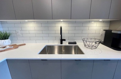 Downtown Kelowna Condo | Brooklyn! New & Luxurious 19th Floor - Sleeps 4