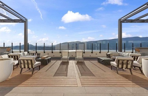 Downtown Kelowna Condo | Brooklyn! New & Luxurious 19th Floor - Sleeps 4