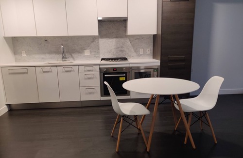 Metrotown Condo | Burnaby Metropolis Metrotown/1bedroom Condo/AC/Skytrain/Pool/Gym