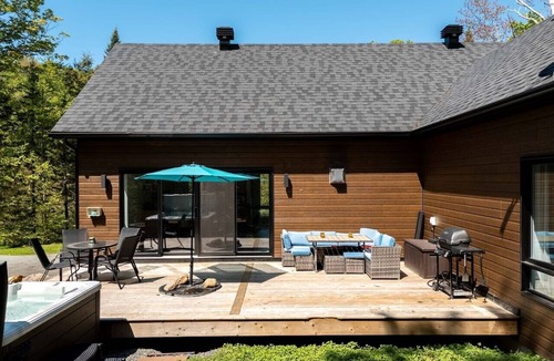 Pine Hill Ski Chalet | Private Hot Tub | Hiking | Skiing | Roitelet