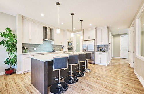 Symons Valley House | Calgary Mega-Home: 7BR, 2 Kitchens, 5 Baths! Groups, Family & Banff Getaway