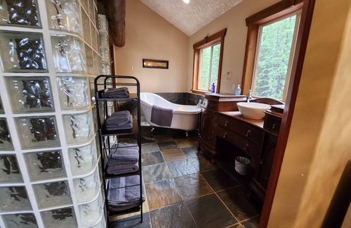 Seba Beach Cabin | Calling all Hunters Log Cabin on the River!
