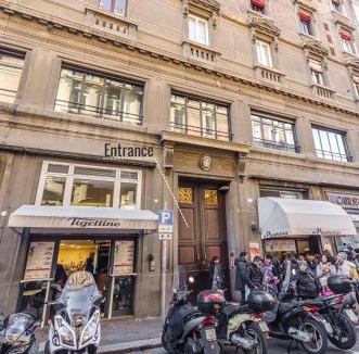 Historic Center Apartment | Calzolerie Luxury Suite