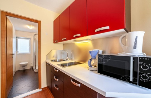 Naturno Apartment | 'Camping Adler Bungalow 16' with Mountain View, Terrace, Shared Pool & Wi-Fi