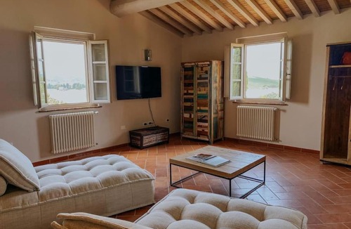 Santa Luce Apartment | Capo Il Cerro. Santa Luce Lake Mansion