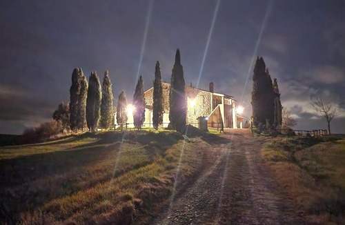 Santa Luce Apartment | Capo Il Cerro. Santa Luce Lake Mansion