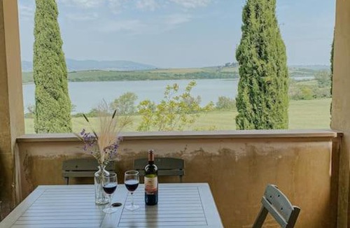 Santa Luce Apartment | Capo Il Cerro. Santa Luce Lake Mansion