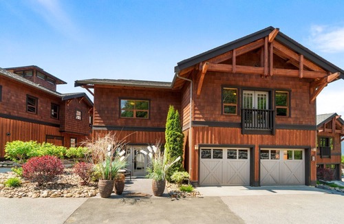 Blind Bay House | Carmel Beach Private Lodges - Unit #4. Lakefront 4 bedroom unit.