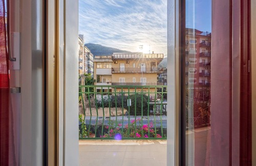 Palermo Apartment | Casa D'amare Gianna - Lovely Apartment with Sea View, Wi-Fi & Air Conditioning