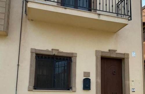Ioppolo Giancaxio House | Casa dalle valli del castello