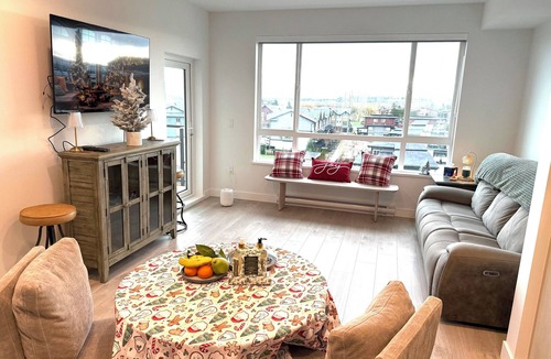 Metro Vancouver Regional District Condo | Casa de Soleil
