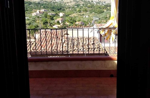 Castelbuono House | Casa Levante