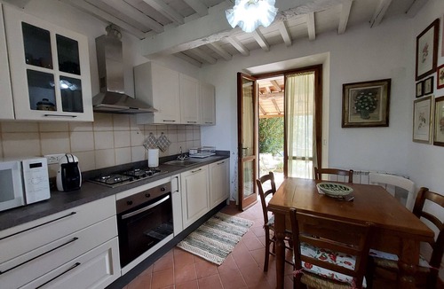 Strettoia Apartment | 'Casa Peppina' mit Terrasse by Interhome