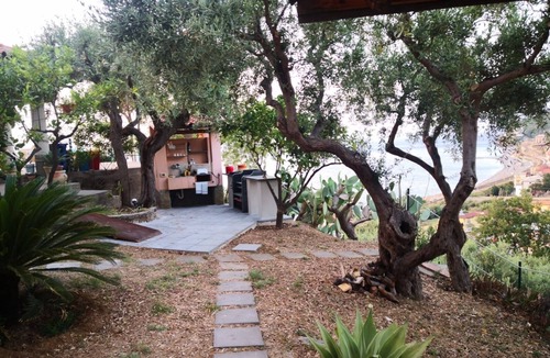 Piraino Apartment | Casa Spisidda - Monolocale Panarea - Vicino a Gioiosa Marea