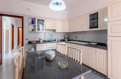 Trappeto Apartment | Casa Viola Apartment Near the Sea with Wi-Fi
