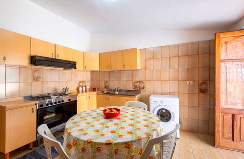 Trappeto Apartment | Casa Viola Apartment with Sea View, Terrace and Wi-Fi