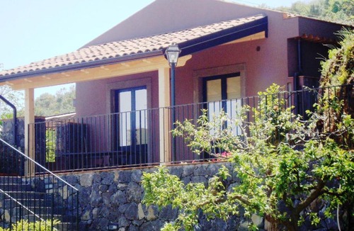Viagrande House | Case Dietroserra
