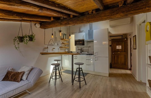Historic Center Apartment | Castiglione 77