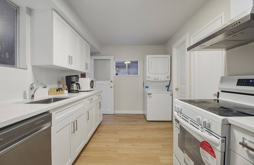 Knight House | Cedar Nest Heritage Home Near DT and YVR