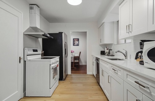 Knight House | Cedar Nest Heritage Home Near DT and YVR