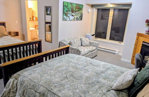 Port Alberni Bed & Breakfast | Cedar Wood Lodge B&B