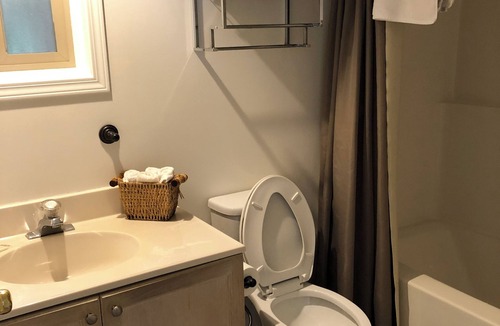 Regional District of Nanaimo Resort | Central 2 bdr Beachfront Hot Tub Clam/Oyster FREE kids kayak use, hiking trails