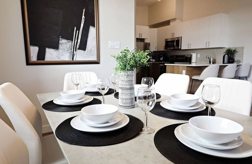 North Central Edmonton House | Central 5 Bedroom |A/C|Rogers|Commonwealth|EXPO
