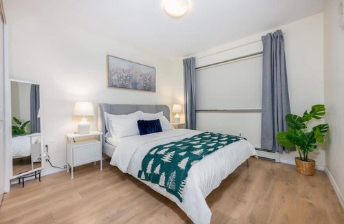 East Side House | Central Van 3BR Upper Suite - Near Skytrain