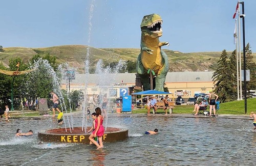 Drumheller Condo | Central | World's Largest Dino & Splash Park 🌟