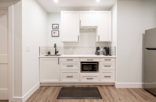 East Side House | Centrally located East Vancouver Studio (In-suite laundry)