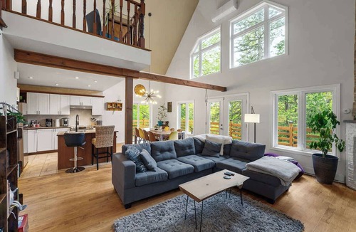 Saint-Alphonse-Rodriguez Ski Chalet | Chalet for 8 Guests | Hot Tub, Heated Pool & Games