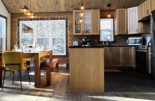 Entrelacs Ski Chalet | Chalet 4BR | Ouareau Forest | Remote Work-Friendly | EV Charger