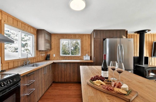 St-Adolphe-d'Howard House | Chalet Bellevue au Lac du Cœur