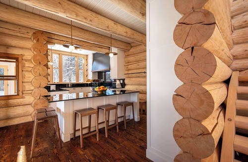 Fiddler Lake Resort Ski Chalet | Chalet Black Eagle on Fiddler Lake with Hot Tub and Sauna