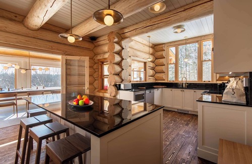 Fiddler Lake Resort Ski Chalet | Chalet Black Eagle on Fiddler Lake with Hot Tub and Sauna