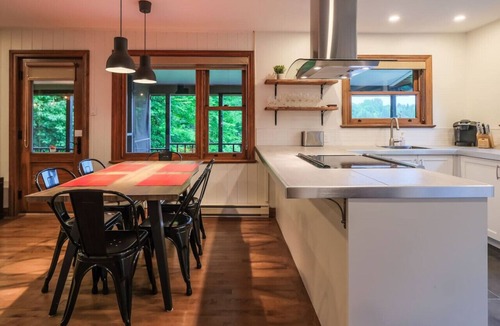 St-Adolphe-d'Howard Cottage | Chalet du Coeur: Spa et Vue!