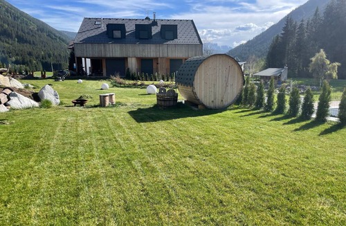 Prateria Ski Chalet | Chalet “Villa Anita The Garden” with Mountain Views, Wi-Fi, and Air Conditioning