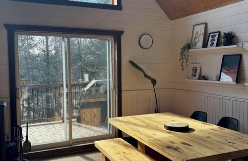 Entrelacs Ski Chalet | Chalet with access to two lakes in the heart of nature