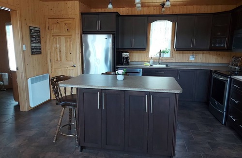 Mauricie Ski Chalet | Chalet with year-round spa, wine, fireplace, located 2 minutes from the zec!