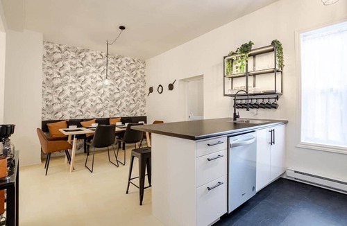 Vieux-Saint-Jean House | Charming Heritage Home with Hot Tub I 35 min to Montreal