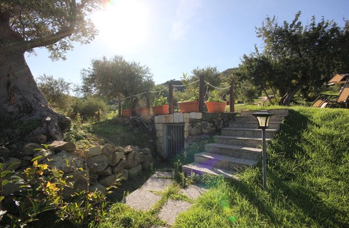 Campofelice di Roccella Ski Chalet | Charming white house with sea view and swimming pool