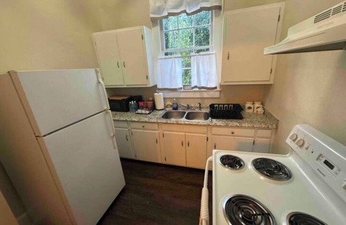 Dublin Apartment | Charming 1-bedroom downstairs apartment in fabulous Dublin, GA