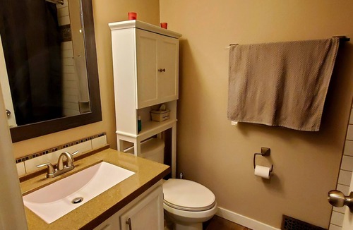 Northwest Calgary House | Charming 1-bedroom house with AC, fitness room in delightful Calgary